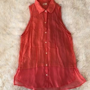 Good condition top in a unique color